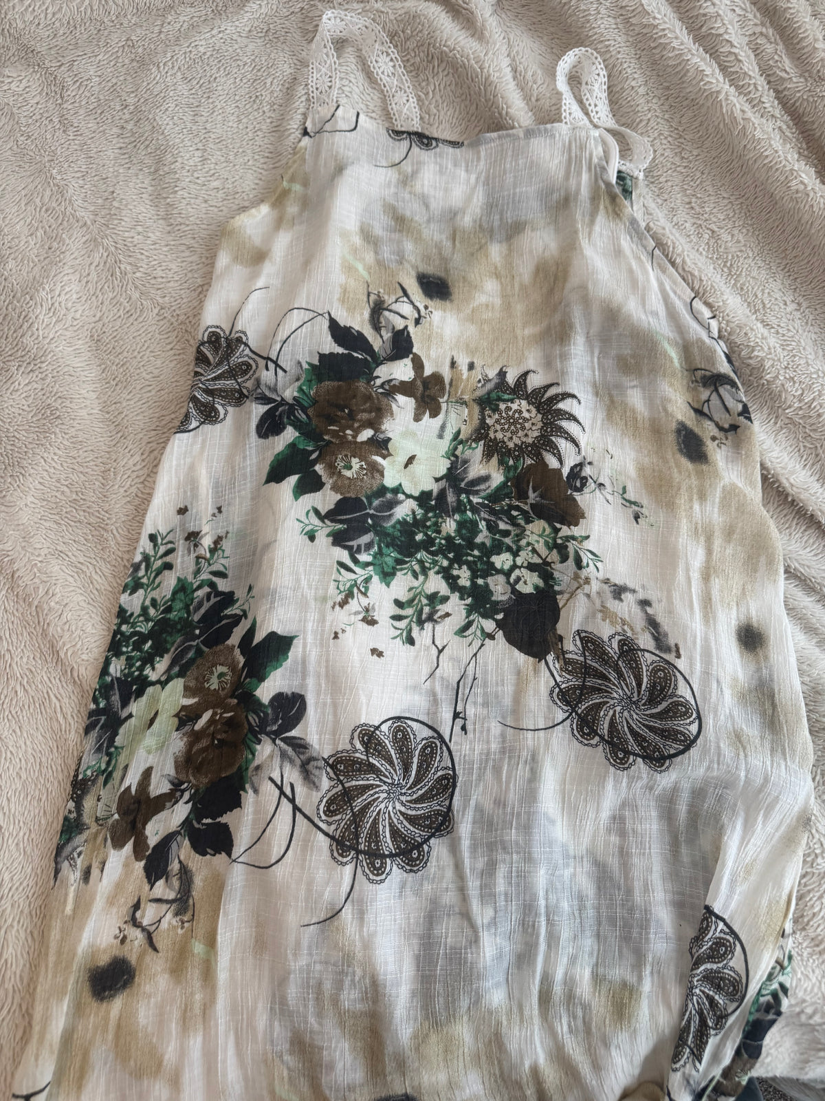 Flowy Dress with Unique Design (Adjustable Tightness)