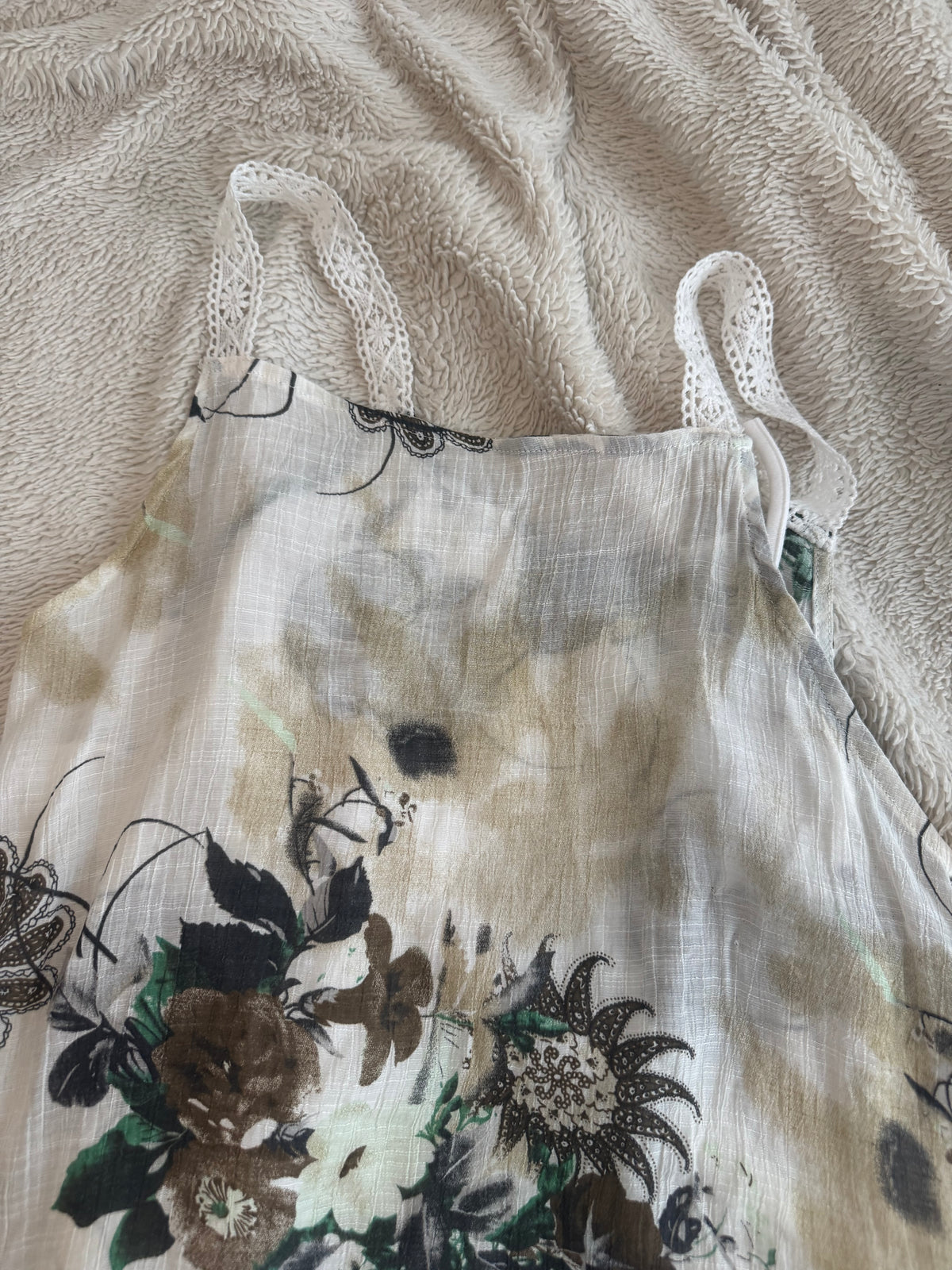 Flowy Dress with Unique Design (Adjustable Tightness)