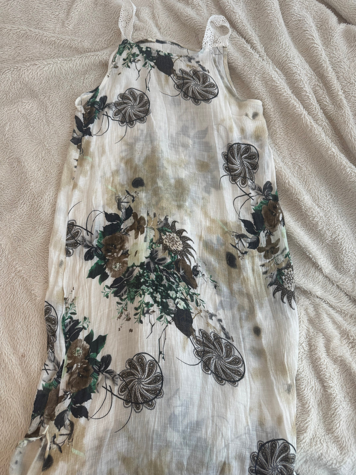 Flowy Dress with Unique Design (Adjustable Tightness)